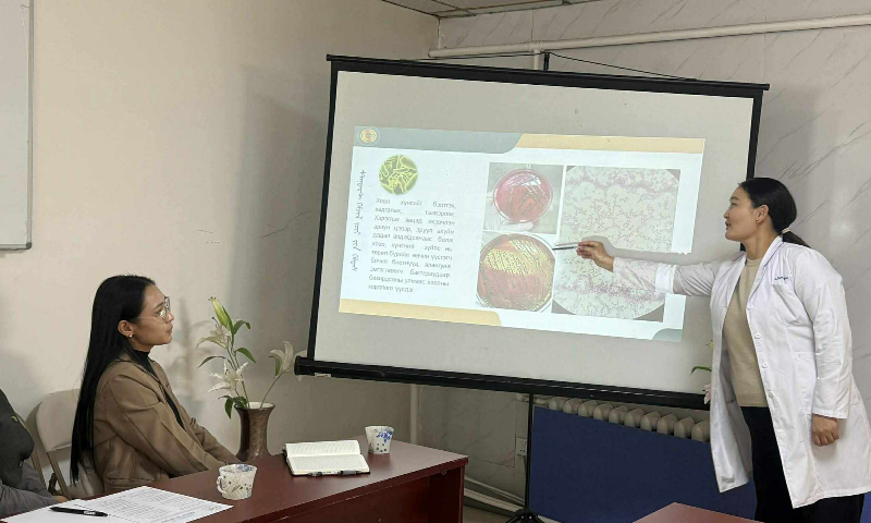 Байгууллагын дотоод сургалтын төлөвлөгөөний дагуу Лабораторийн эрхлэгч Д.Гантуяа, Нян судлалын шинжээч Б.Дэлгэрбуян,    Хими, хор судлалын шинжээч Т.Түмэнгэрэл нар  “Шинжилгээний арга аргачлал” сэдвээр  албан хаагчдад сургалт зохион байгууллаа. 